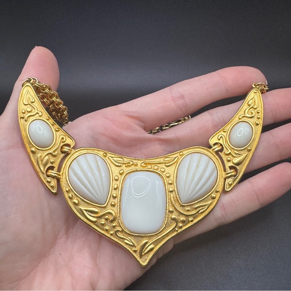 LOT 1525 18K gold plated Yves Saint Laurent royal necklace - Picture 4 of 8